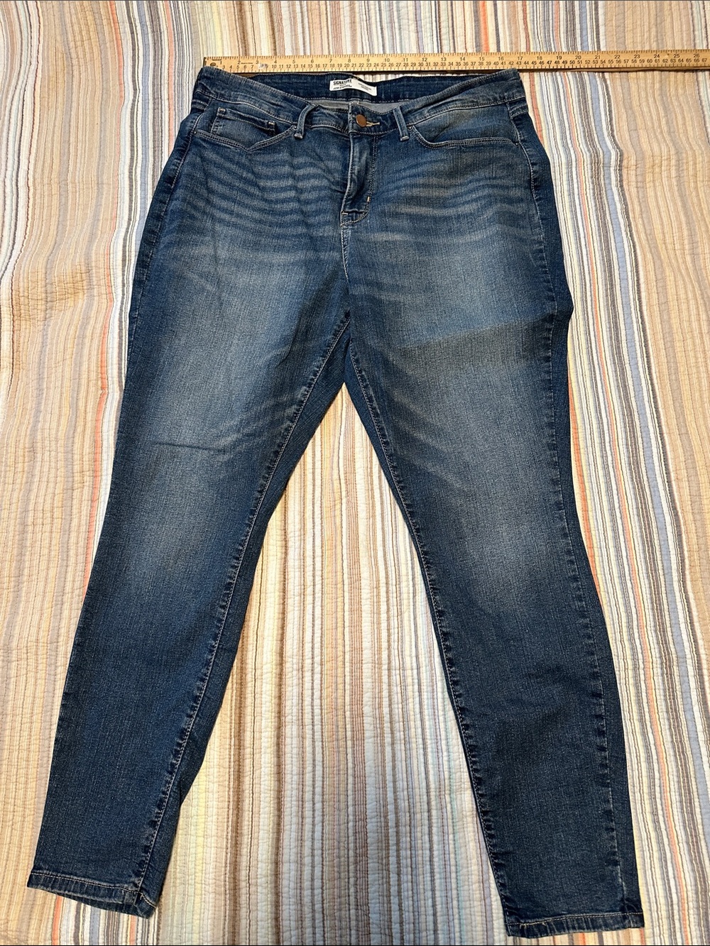 Slim-Fit Women's Skinny Jeans in Dark Blue Wash